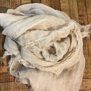 ♥️5/25$ ivory beaded scarf